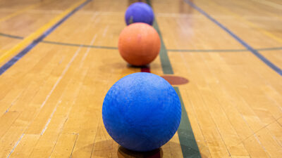 Ballons à jouer de bleu et orange
